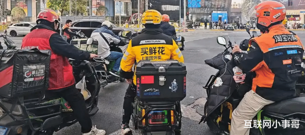 百家乐正规平台2026最新版下载 5 个骑手抢 1 单! 外卖大战烧了一年, 终末谁赢了?