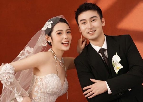 百家乐正规平台2026最新版下载 老婆亦然国乒冠军！24岁王楚钦陪练晒婚纱照：他曾打败张本智和